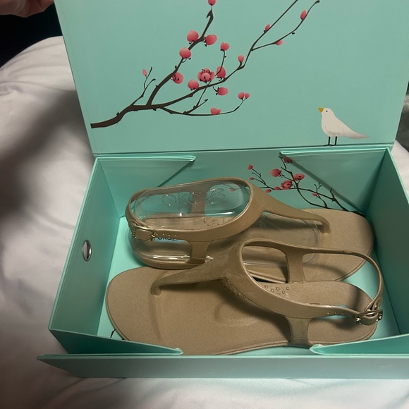 Oka B  Beige Sandals size 9 - Picture 1 of 6